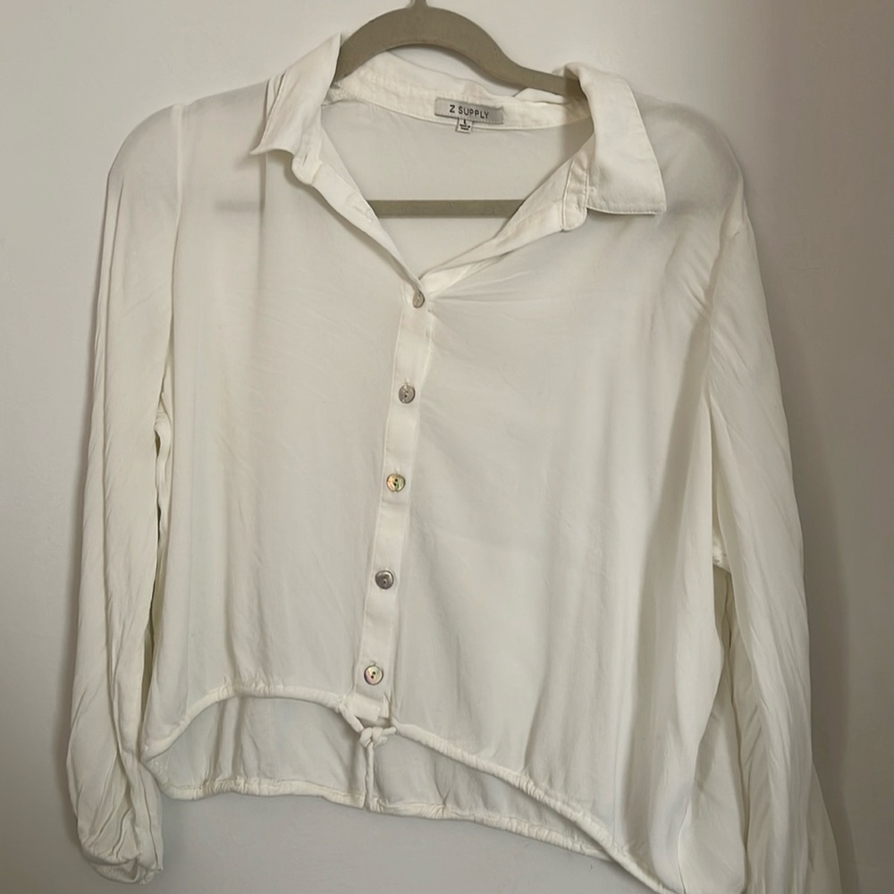 EUC Z SUPPLY WHITE BUTTON-UP LONG SLEEVE TOP